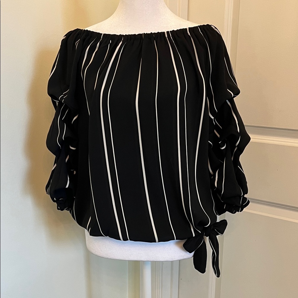 Vince Camuto Black and White Off-Shoulder Blouse M